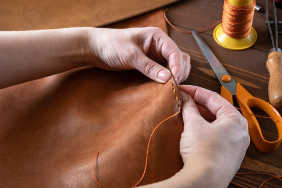 Formaldehyde-leather-material-retaining